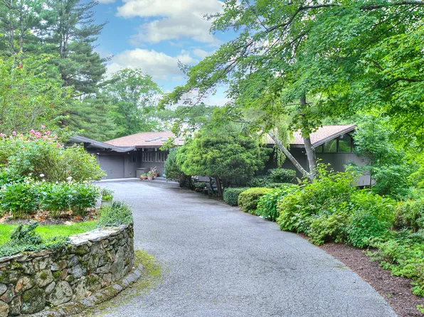 62 Wells Hill Road, Weston, CT 06883