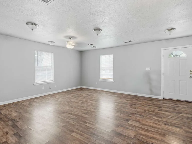 4226 Coke St — Photo 8