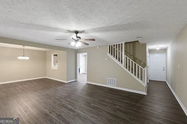 3 bed, 2.5 bath, 2088 sqft, $1,395 — Photo 2