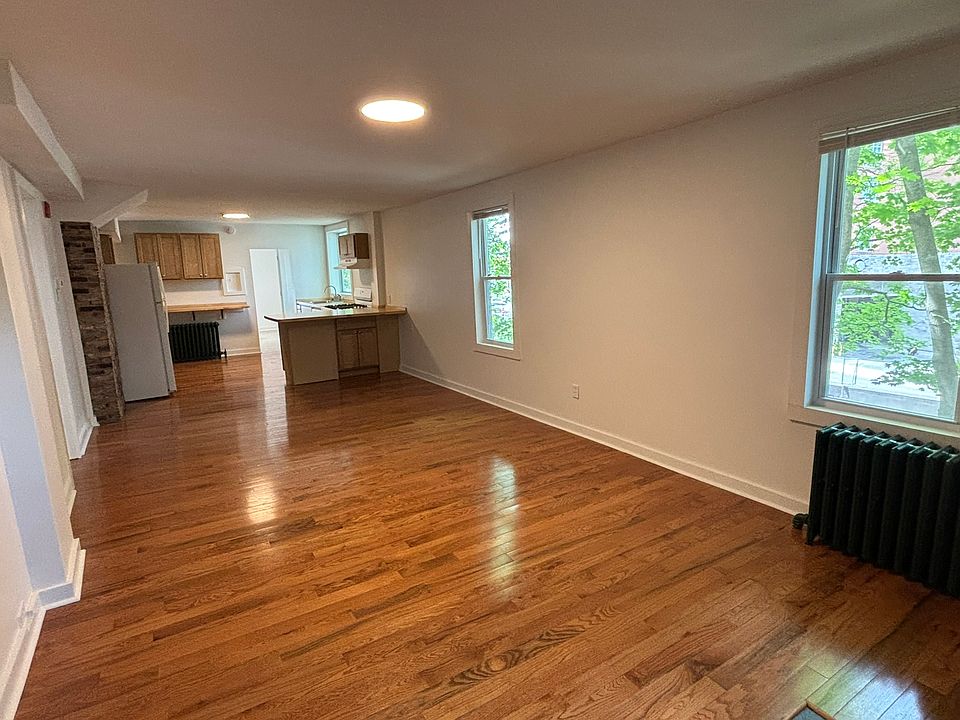 1st image of 142 S Aurora St APT 1