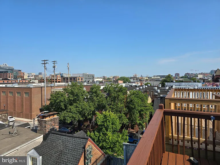 704 S Bond St — Photo 36