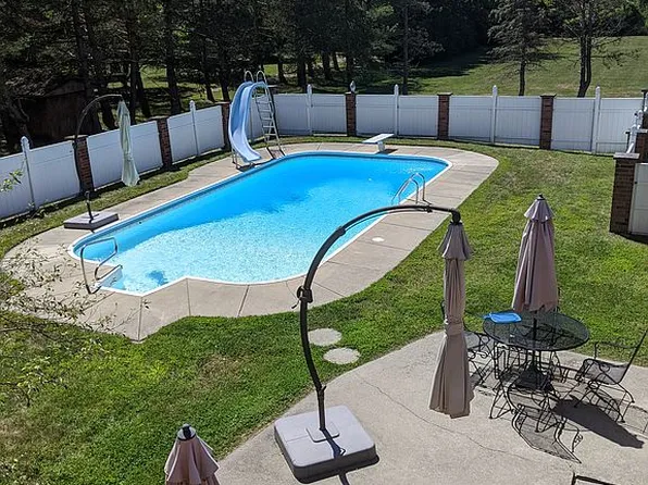 6131 Winterhaven Dr, Sylvania, OH 43560