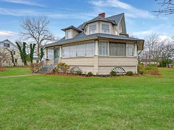 301 Pine St, Lakehurst, NJ 08733