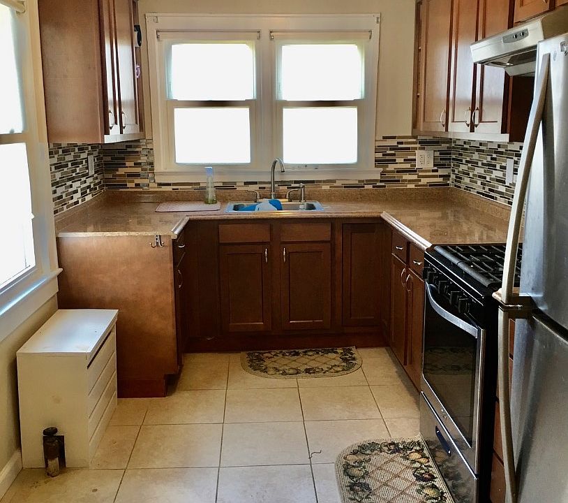 1st image of 365 Ashford Ave