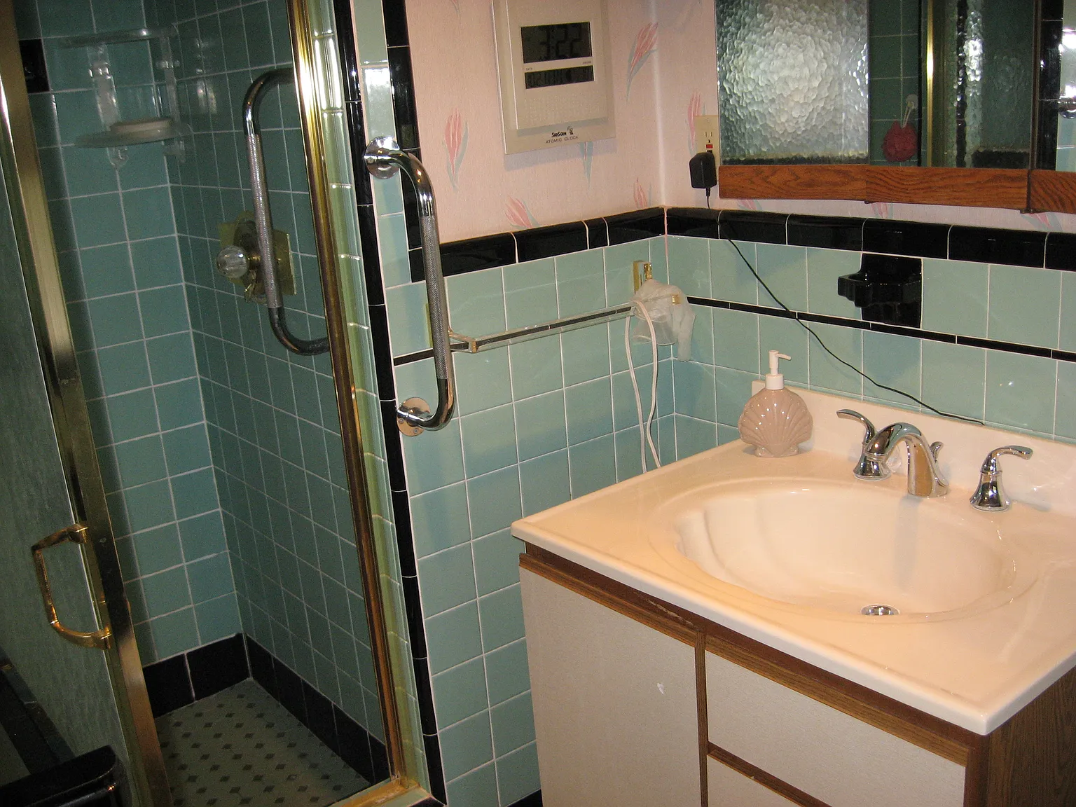 1 bed, 2056 sqft, $1,300 — Photo 4