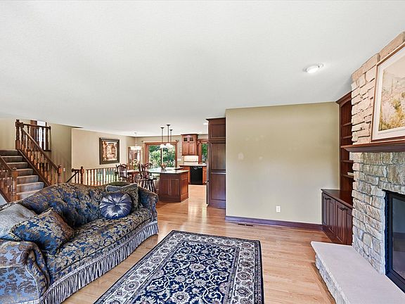 5th image of 433 Carissa Ln SW