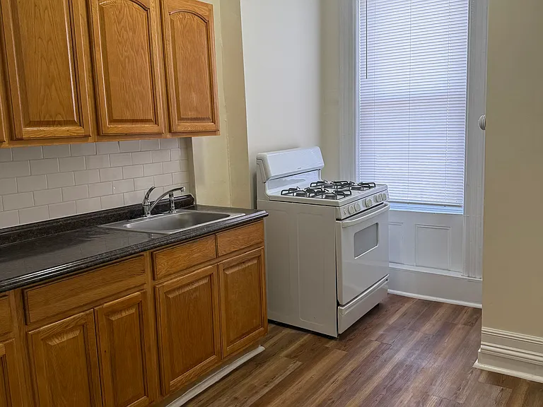 702 Willow Ave #4 — Photo 5