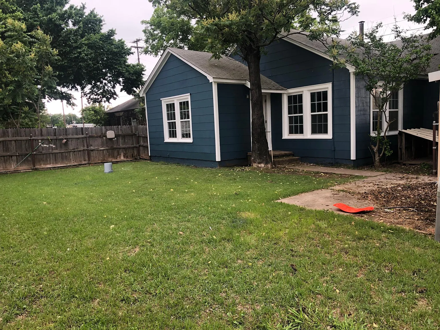 712 E Broadway St — Photo 3
