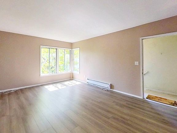 2nd image of 2120 Ocean Park Blvd APT C