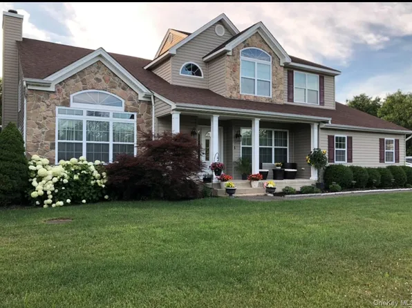 3 Sweetgum Lane, Miller Place, NY 11764