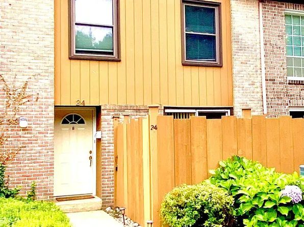 24 Pinehurst Ct, Reading, PA 19607