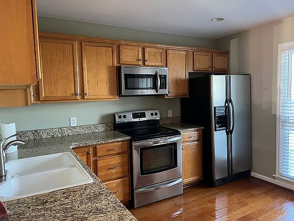 3rd image of 724 Due West Ave N #8