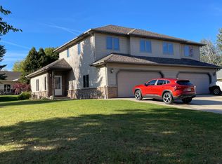 539 Olympic Dr, Slinger, WI 53086