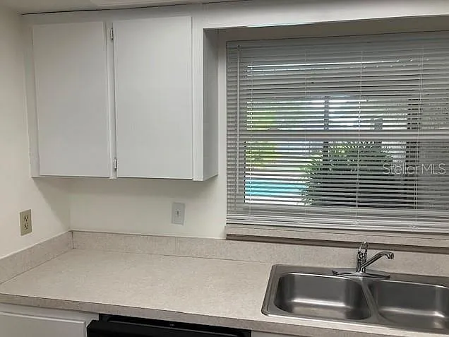 503 Chancellar Dr — Photo 14