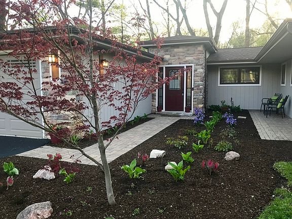 2nd image of 44 Cambridge Ln