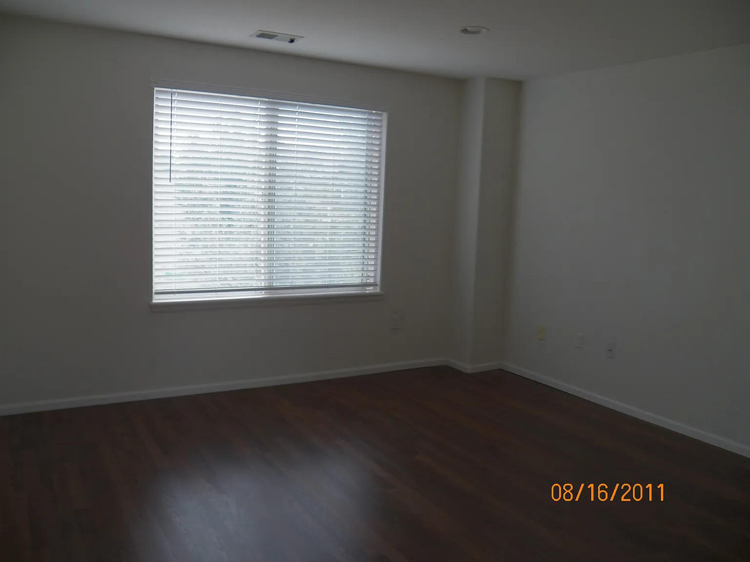 3 bed, 2.5 bath, 1922 sqft, $2,800 — Photo 3