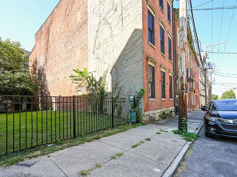 515 E 12th St #2 — Photo 5