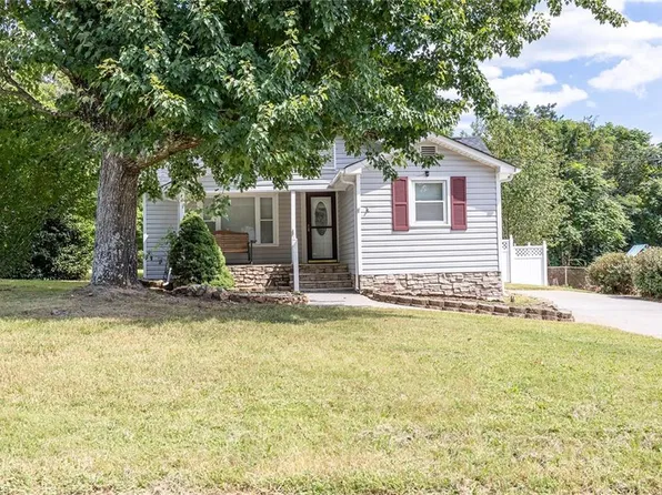401 N 3rd Ave, Mayodan, NC 27027