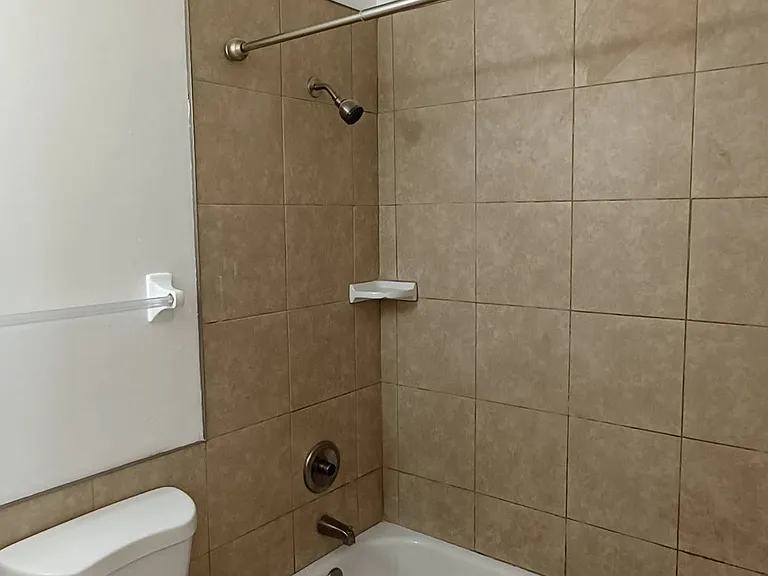 3220 SW 26th Ter #4 — Photo 6
