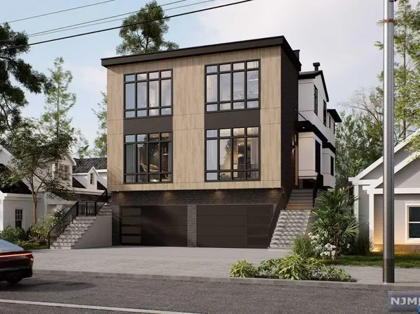 436 8th St #B, Palisades Park, NJ 07650