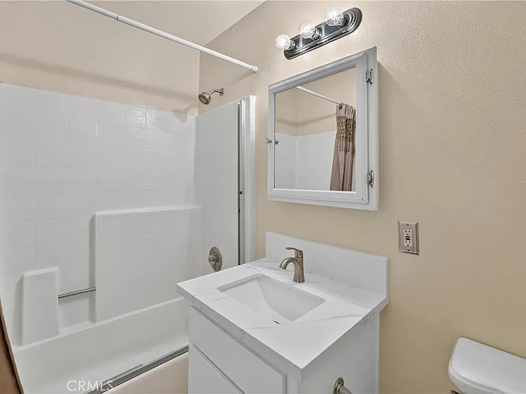 659 N Lark Ellen Ave — Photo 21