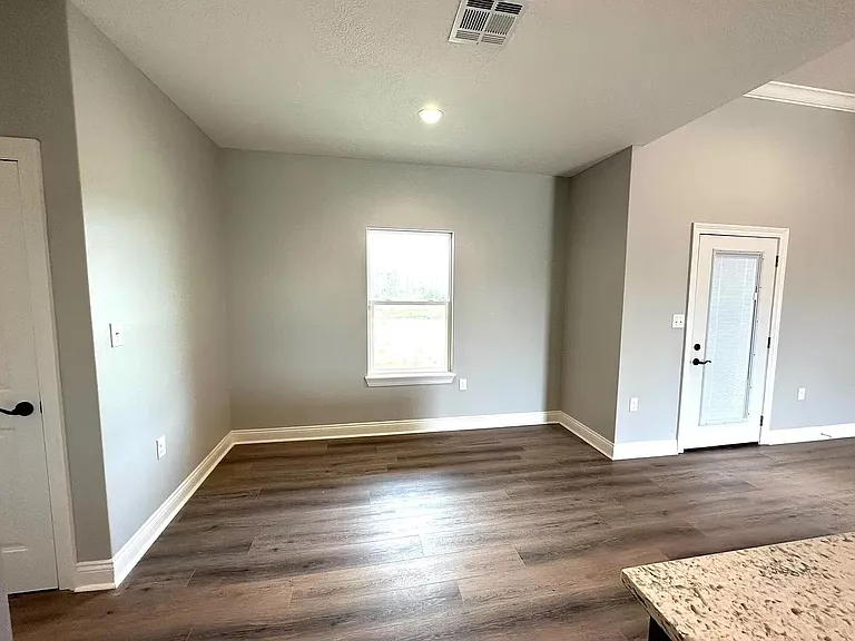 130 Liberty Dr — Photo 11