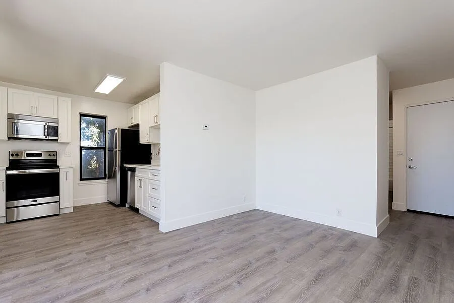 2221 Parker St — Photo 4