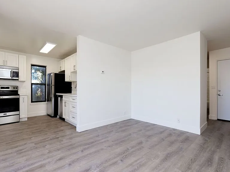2221 Parker St — Photo 4
