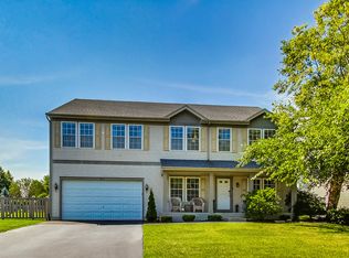 631 Gray Ave, Elburn, IL 60119