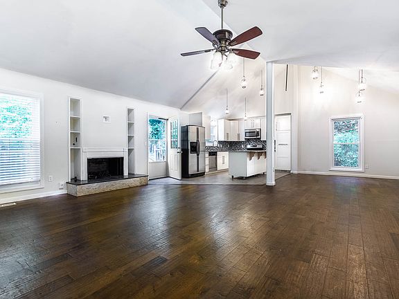 4th image of 4009 Tall Pine Dr