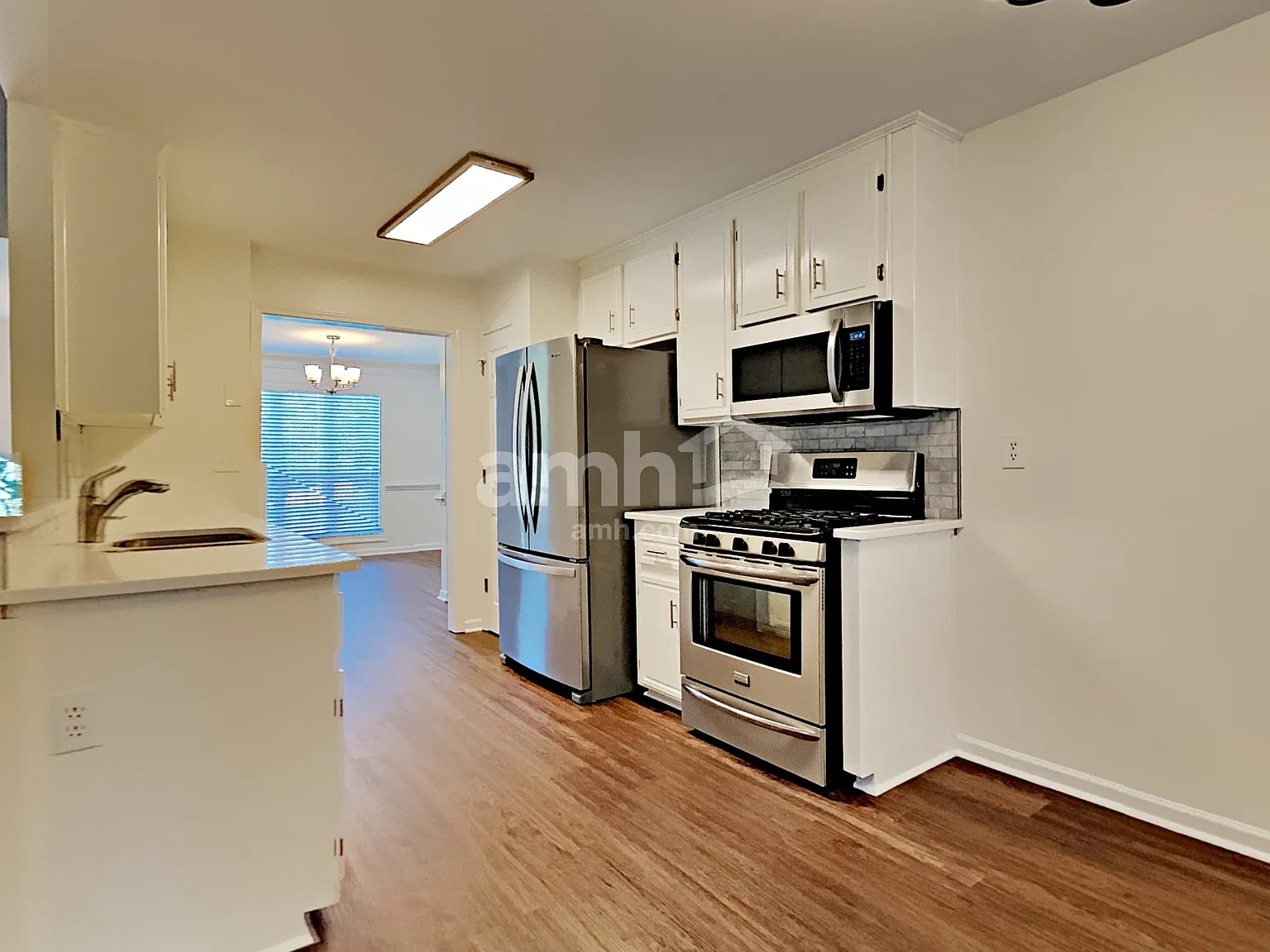 4 bed, 3.0 bath, 2376 sqft, $2,850 — Photo 3
