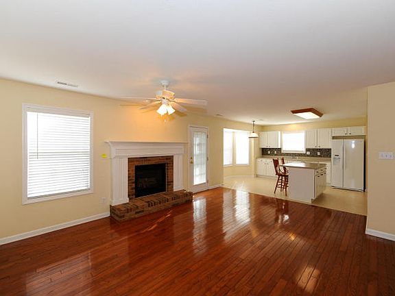 3rd image of 7516 Broken Creek Ln