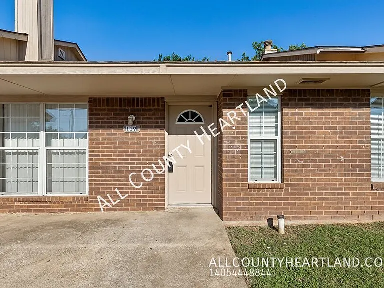 119 Woodman Dr — Photo 1
