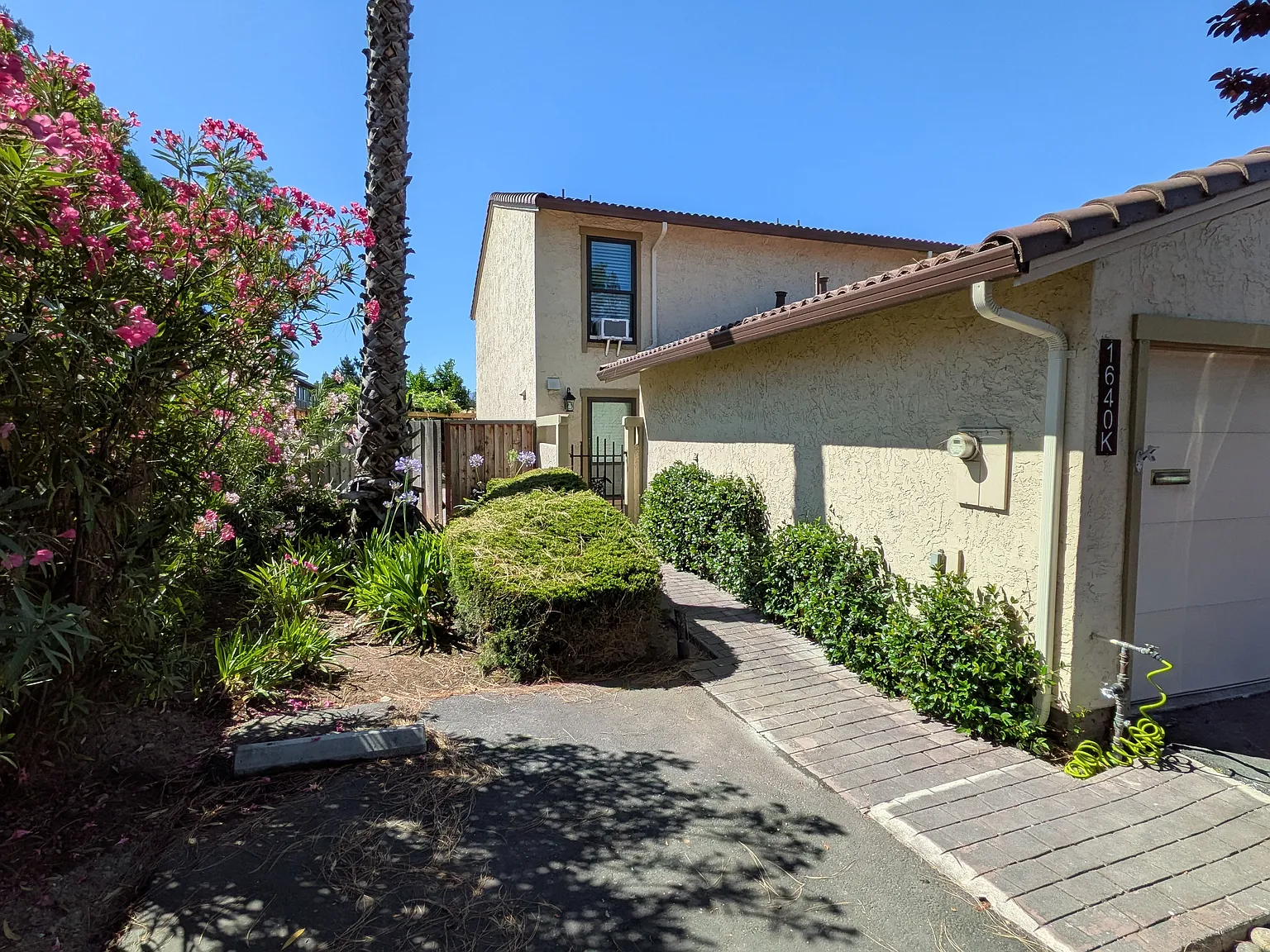 1640 Branham Ln — Photo 2