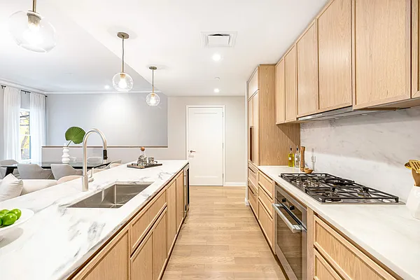 Sold by Compass | media 21