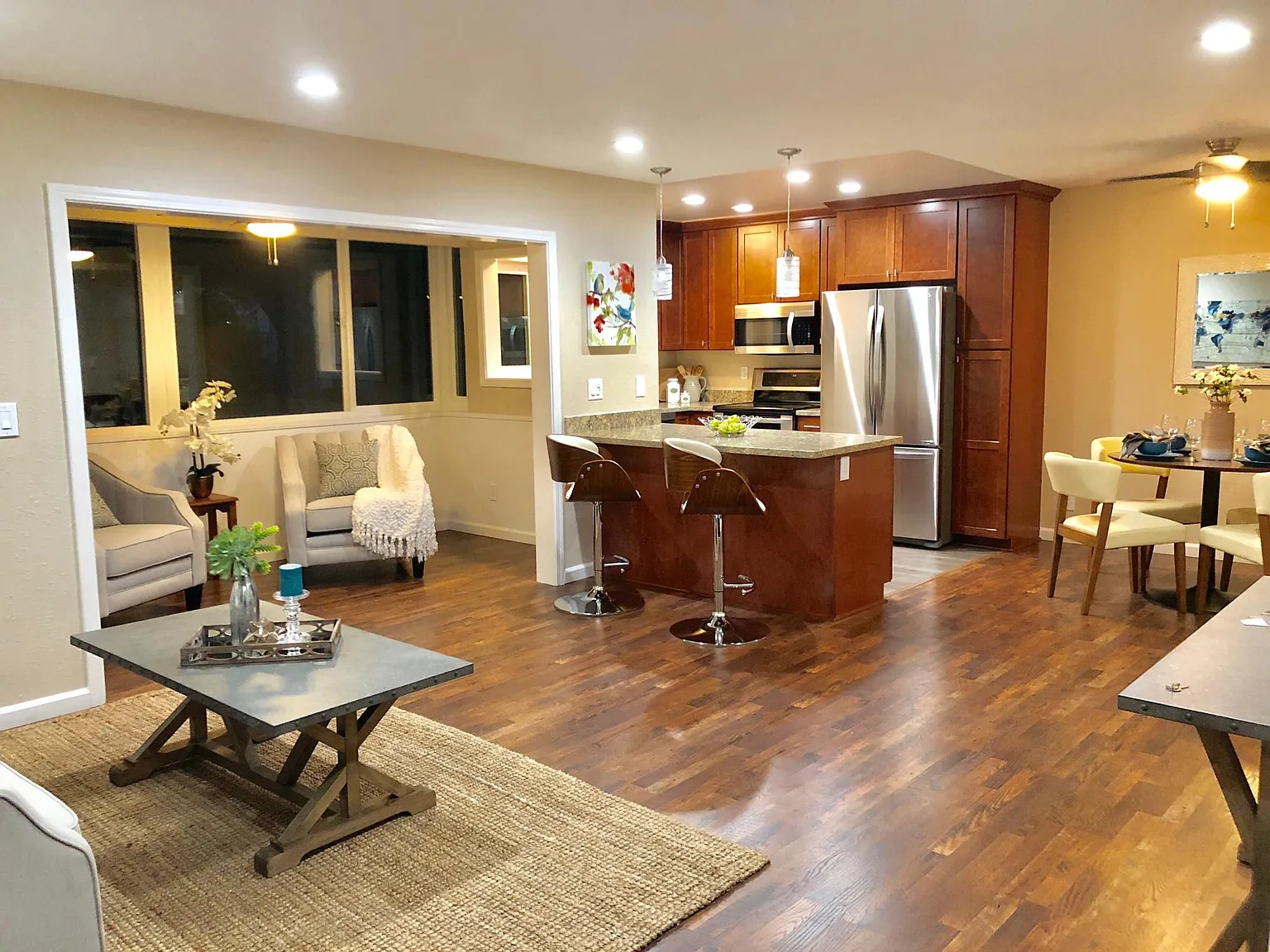 2 bed, 996 sqft, $3,090 — Photo 2