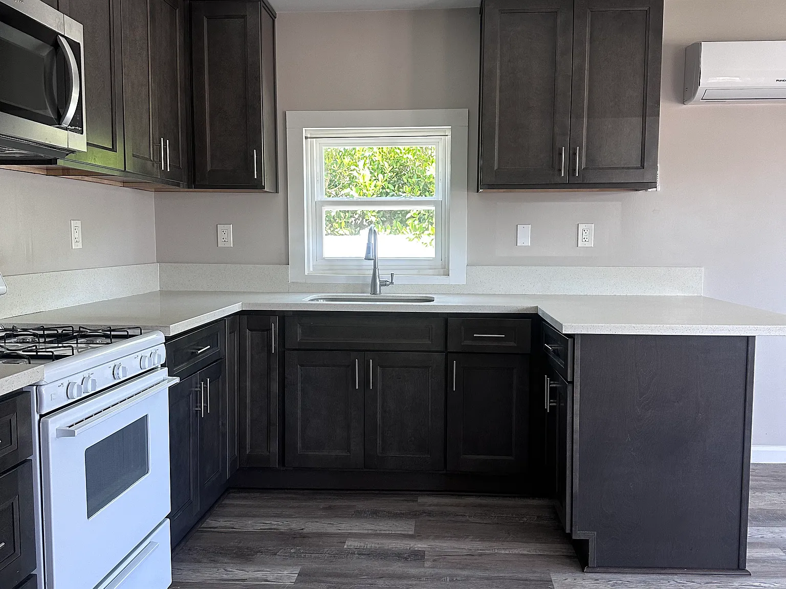 1 bed, 572 sqft, $1,895 — Photo 2