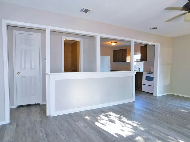 1014 Peak St — Photo 9