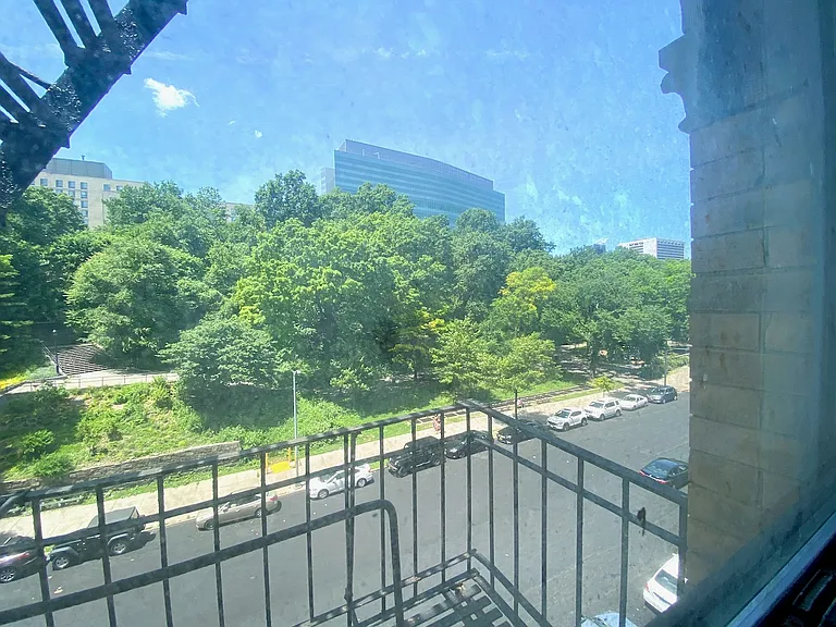 420 Saint Nicholas Ave #4B — Photo 5