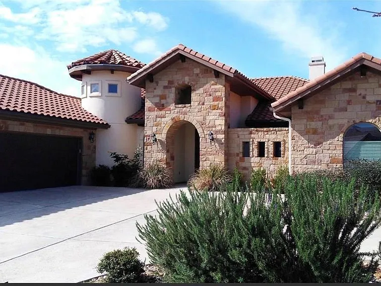 906 Madison Fork Dr — Photo 1