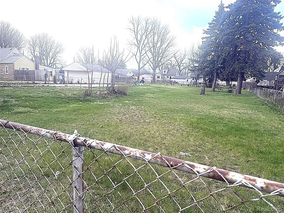5th image of 24820 Wagner Ave