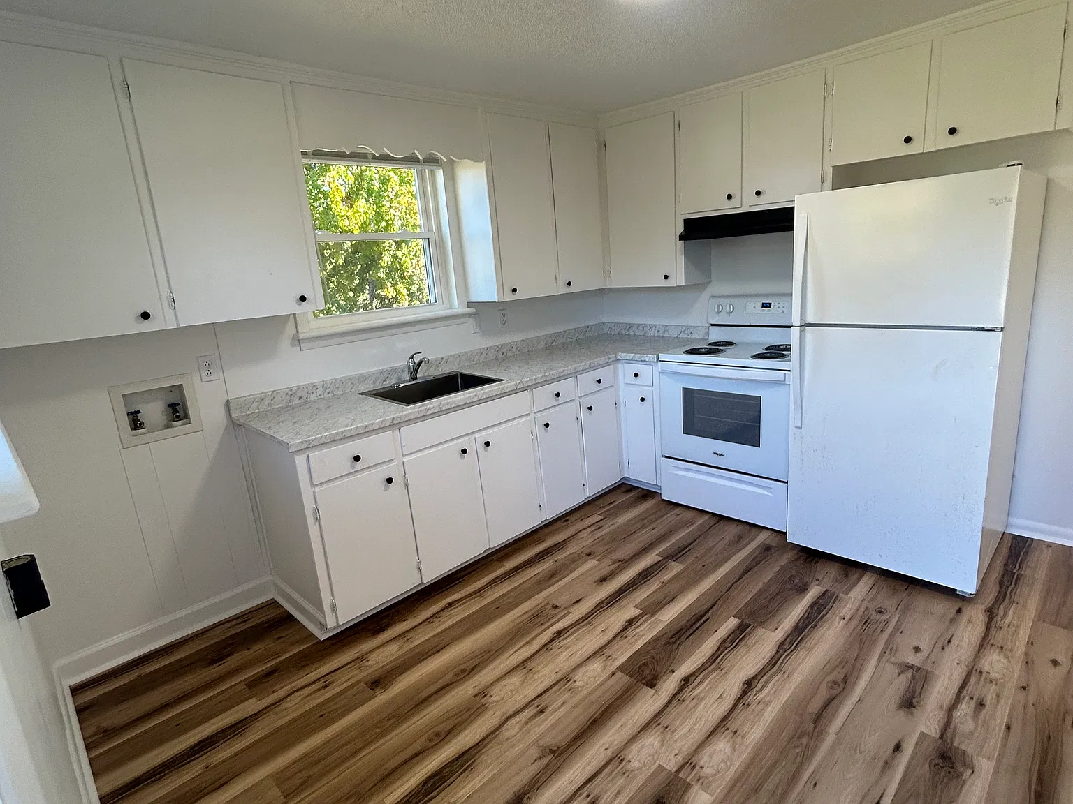 2 bed, $1,100 — Photo 2