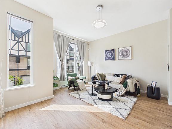 3rd image of 9728 Alexandra Rd #40