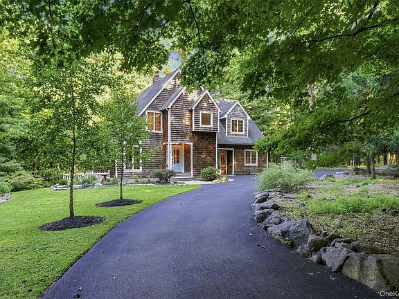 3rd image of 45 Chardavoyne Road
