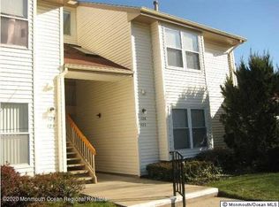 425 Bayberry Ct, Englishtown, NJ 07726