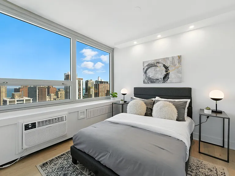 88 W Schiller St #608 — Photo 9