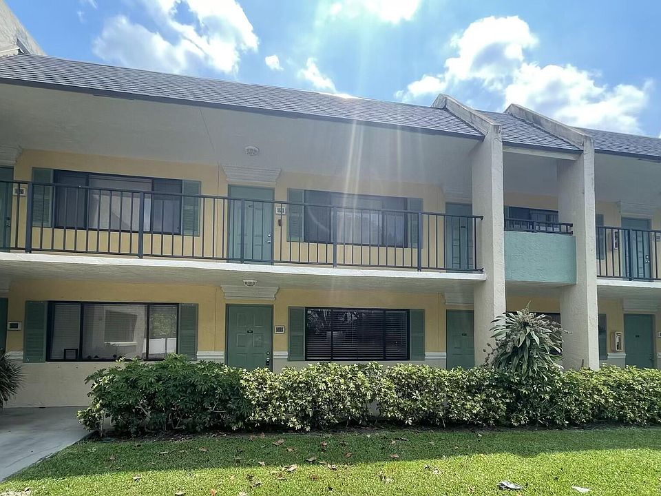 1st image of 1811 Meadows Circle W
