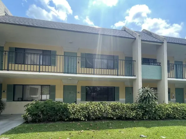 1811 Meadows Circle W, Boynton Beach, FL 33436