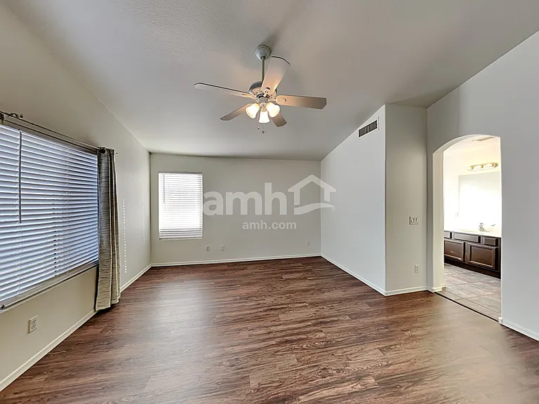 1303 N Balboa Dr — Photo 9