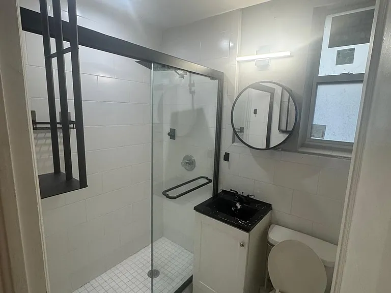 315 W 28th St #11 — Photo 9